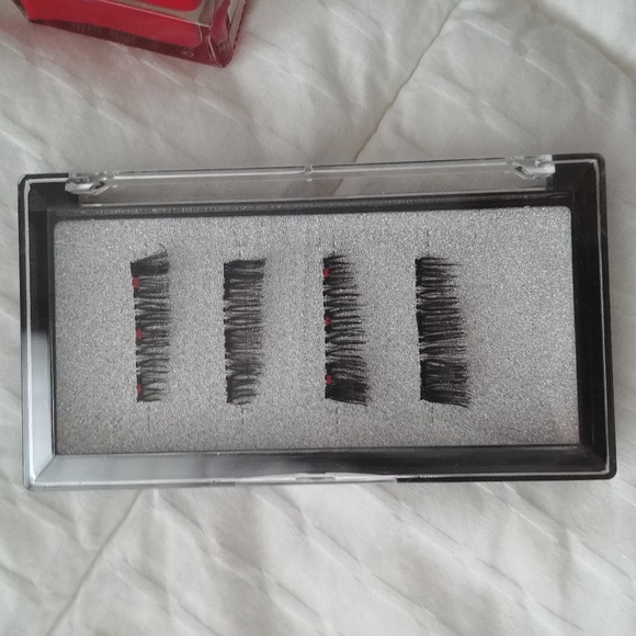 Sold! Lashes & more - Picture 7 of 7